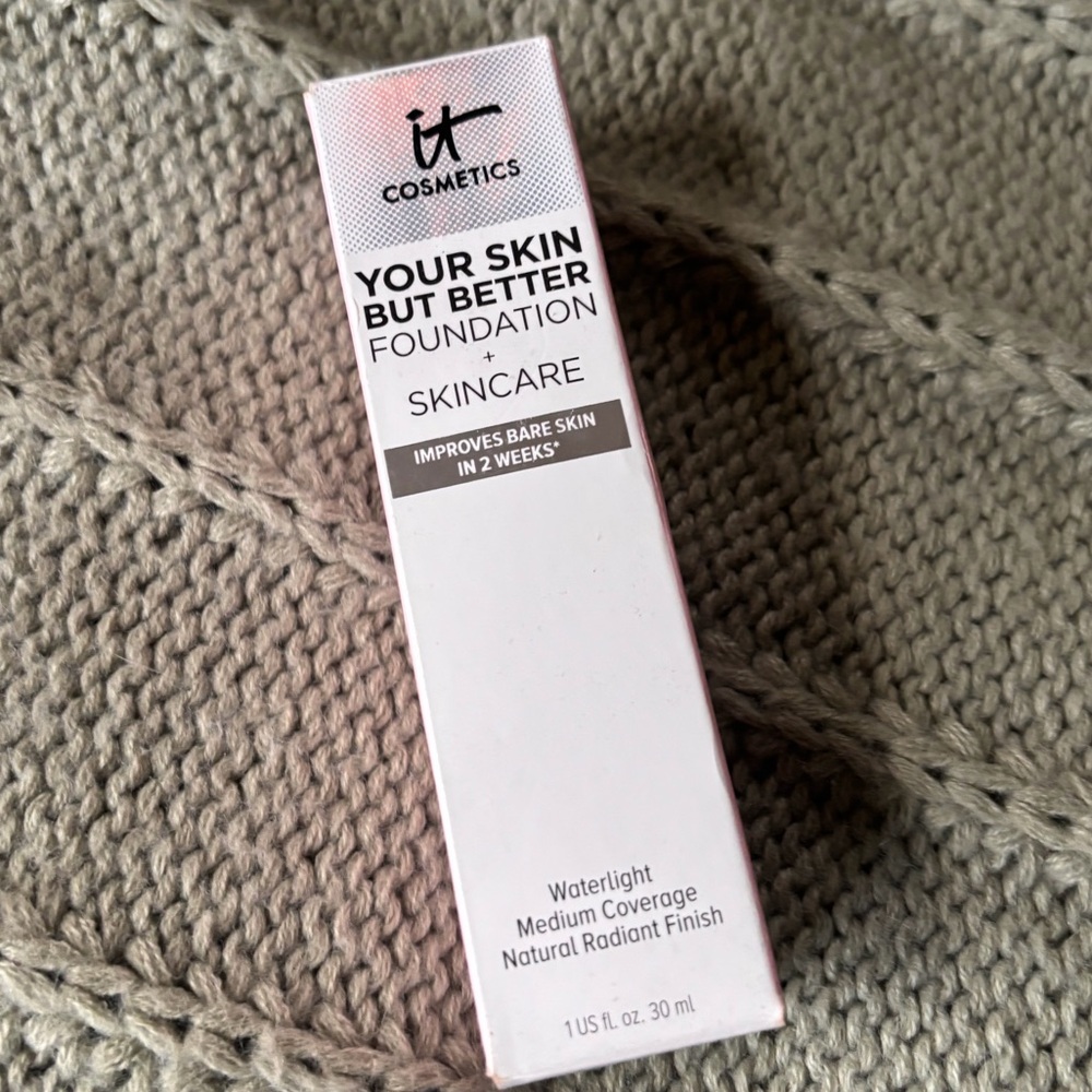 IT Cosmetics Your Skin but Better Foundation + skincare Light Cool 20 NEW